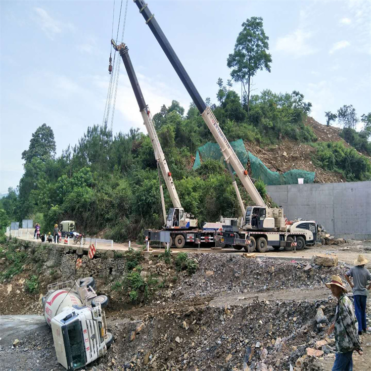 湖州吴兴汽车掉沟里叫吊车救援要多少钱